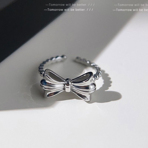 Разомкнутое кольцо с объемным бантом в стиле ретро 1J12185CJJ