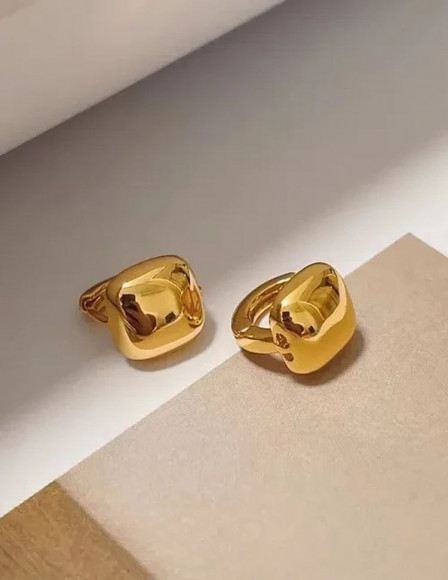 Серьги латунь с напылением золотом в виде квадрата J10052CJJ Серьги латунь с напылением золотом в виде квадрата J10052CJJ
