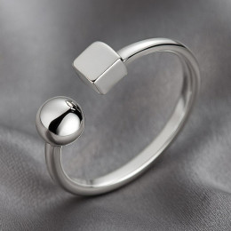 Кольцо разомкнутое с кубом и сферой 1J12191CJJ Кольцо разомкнутое с кубом и сферой 1J12191CJJ