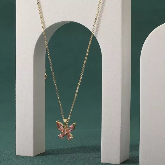 Цепочка с объемной подвеской-бабочкой из розовых кристаллов J10837CJJ Цепочка с объемной подвеской-бабочкой из розовых кристаллов J10837CJJ