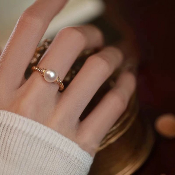 Кольцо из меди с жемчужиной на фактурном ободке 1J12245CJJ