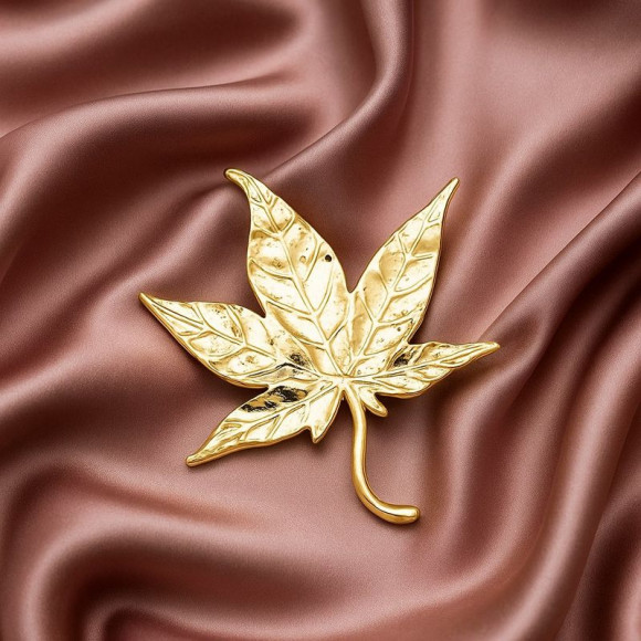 Стальная брошь с напылением золотом кленовый лист J10069CJJ