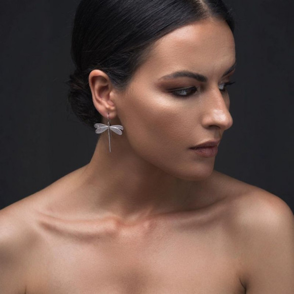 Серьги в форме стрекоз с платиновым напылением и фактурным рисунком 1J12478CJJ Серьги в форме стрекоз с платиновым напылением и фактурным рисунком 1J12478CJJ