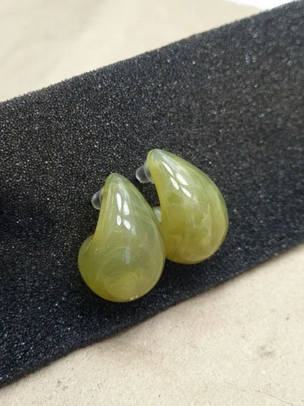 Набор разноцветных акриловых серег пусет в форме глянцевых капель 1J10141СJJ