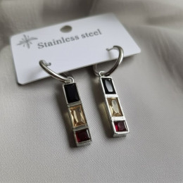 Геометрические серьги-кольца с цветными кристаллами 1J10632CJJ Геометрические серьги-кольца с цветными кристаллами 1J10632CJJ