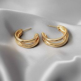 Многослойные золотистые серьги-кольца С-образной формы 1J11611CJJ Многослойные золотистые серьги-кольца С-образной формы 1J11611CJJ