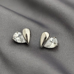 Серьги-пусеты «Сияющее сердце» 1J12506CJJ