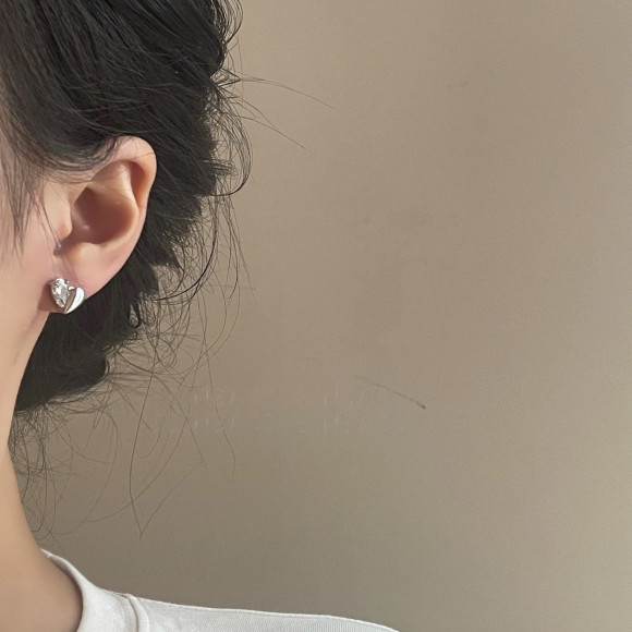 Серьги-пусеты «Сияющее сердце» 1J12506CJJ