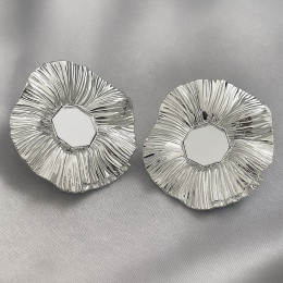 Серебристые металлические серьги-пусеты с эффектом мятой фольги 1J12118CJJ