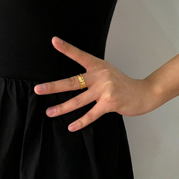 Кольцо медицинская сталь с напылением золотом J10328CJJ Кольцо медицинская сталь с напылением золотом J10328CJJ