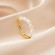 Тонкое разомкнутое кольцо с натуральным жемчугом 1J12251CJJ