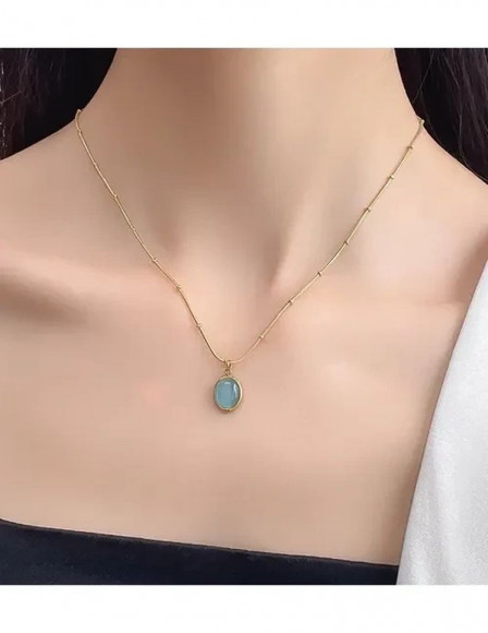 Стальная цепочка с напылением золотом с овальным кулоном и зеленой вставкой J10081CJJ Стальная цепочка с напылением золотом с овальным кулоном и зеленой вставкой J10081CJJ