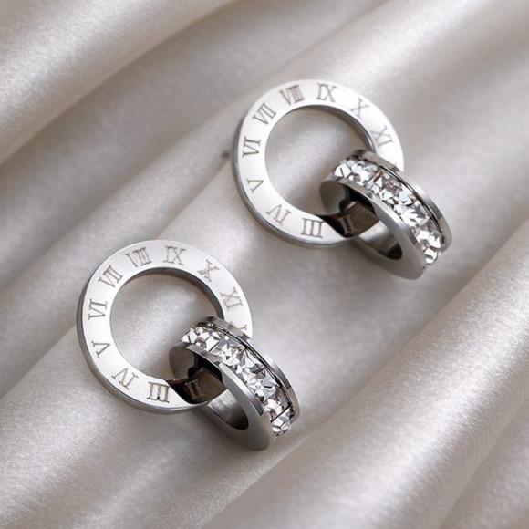 Серьги-пусеты с переплетенными кольцами и римскими цифрами 1J12475CJJ
