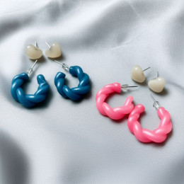 Набор серег акрил кольца и сердца (4 пары) J10022CJJ Набор серег акрил кольца и сердца (4 пары) J10022CJJ