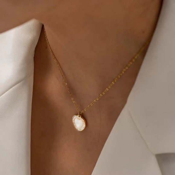 Романтичная цепочка с кулоном в форме перламутрового сердца J10899CJJ