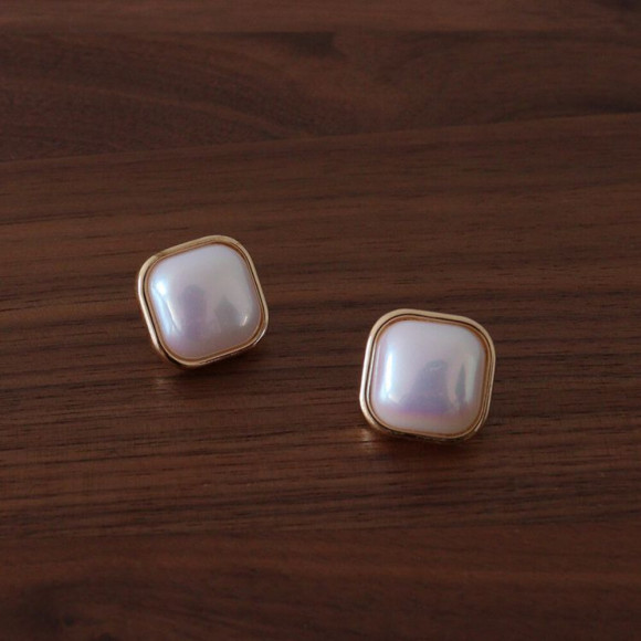 Серьги-гвоздики квадратные с перламутровой вставкой J10678CJJ