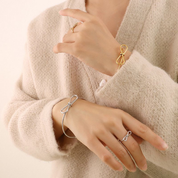 Браслет-кафф с декоративным узлом и сферическими наконежниками 1J12458CJJ Браслет-кафф с декоративным узлом и сферическими наконежниками 1J12458CJJ