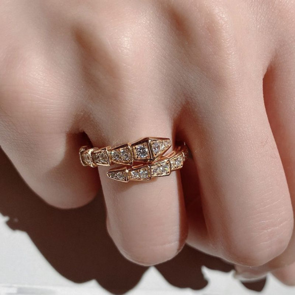 Широкое кольцо змея полностью усыпанное фианитами 1J11963CJJ