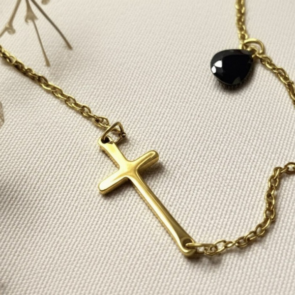 Асимметричная цепочка с кулоном в форме золотого креста J11313CJJ