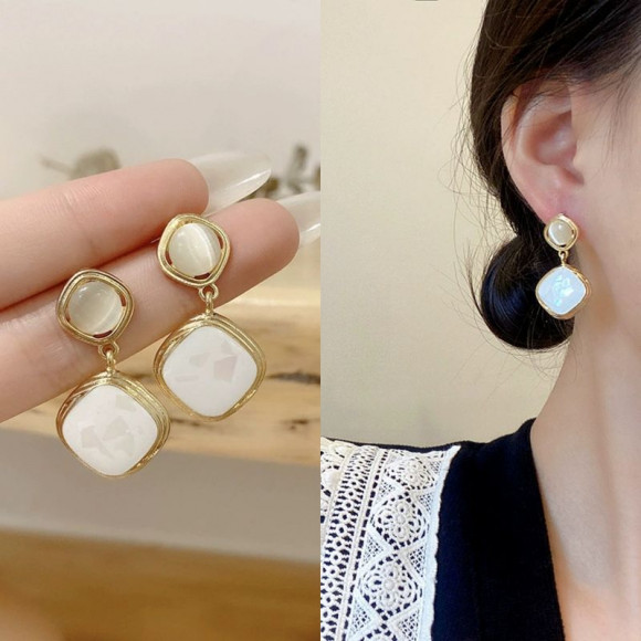 Квадратные золотистые серьги с перламутром J11565CJJ