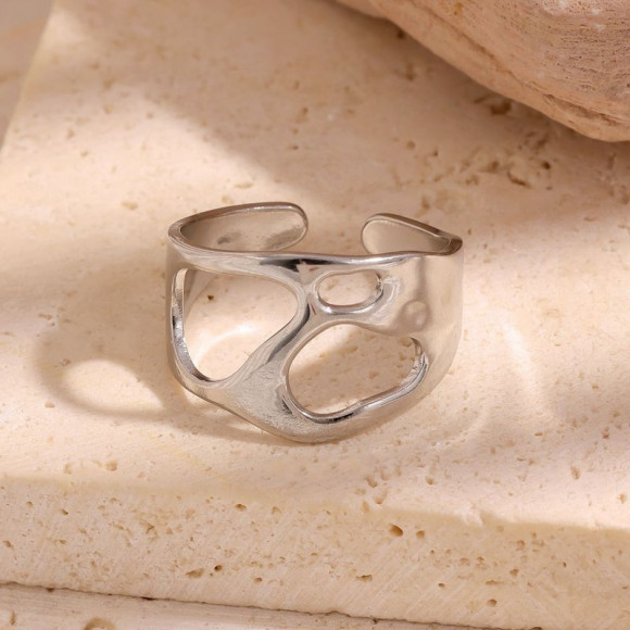 Разомкнутое ажурное кольцо с геометрическими прорезями 1J12469CJJ