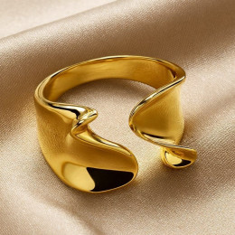 Разомкнутое кольцо с эффектом текучего металла и золотистым блеском 1J12467CJJ Разомкнутое кольцо с эффектом текучего металла и золотистым блеском 1J12467CJJ