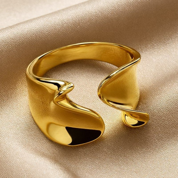 Разомкнутое кольцо с эффектом текучего металла и золотистым блеском 1J12467CJJ