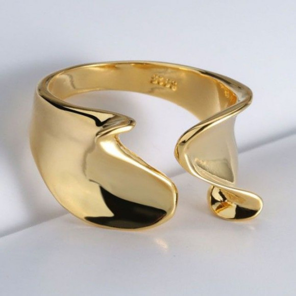 Разомкнутое кольцо с эффектом текучего металла и золотистым блеском 1J12467CJJ