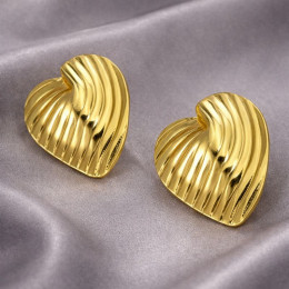 Серьги сердце медицинская сталь напыление золотом