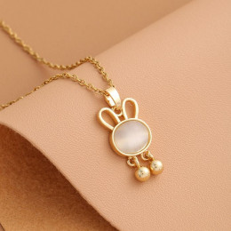 Золотистая цепочка с подвеской в форме зайца с жемчужным сиянием J10940CJJ