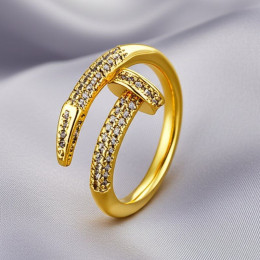 Золотистое кольцо в форме гвоздя с дорожкой фианитов 1J11975CJJ Золотистое кольцо в форме гвоздя с дорожкой фианитов 1J11975CJJ