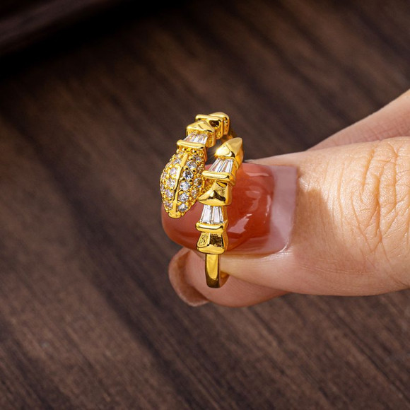 Кольцо медь с напылением золотом и фианитами змея 1J11980CJJ