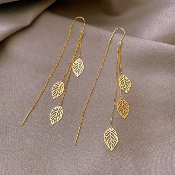 Серьги-протяжки с золотистыми листьями J10399CJJ