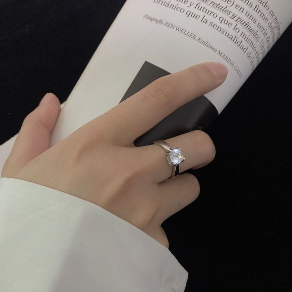 Кольцо с крупным граненым кристаллом 1J12336CJJ