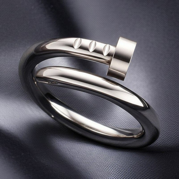 Серебристое кольцо в форме изогнутого гвоздя 1J12059CJJ Серебристое кольцо в форме изогнутого гвоздя 1J12059CJJ