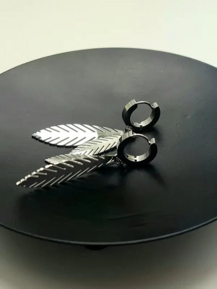 Стальные серьги-кольца с подвесками-перьями J10210CJJ