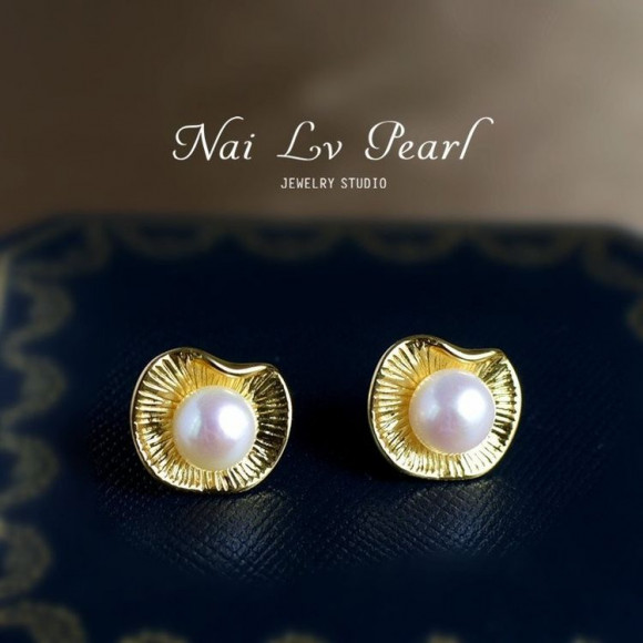 Серьги-гвоздики ракушки с жемчужиной J10722CJJ Серьги-гвоздики ракушки с жемчужиной J10722CJJ