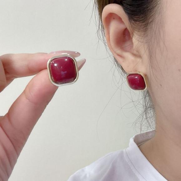 Серьги-пусеты Красные квадраты с серебряным гвоздиком 1J10405CJJ