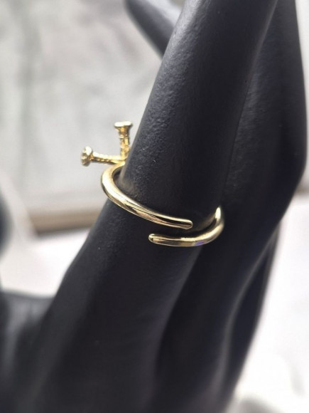 Разомкнутое кольцо в форме изогнутого гвоздя с кристаллами J11145CJJ Разомкнутое кольцо в форме изогнутого гвоздя с кристаллами J11145CJJ