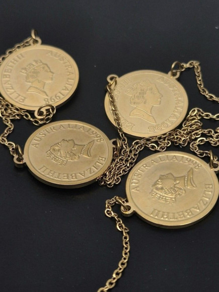 Сотуар из медицинского сплава с подвесками-монетами J11337CJJ