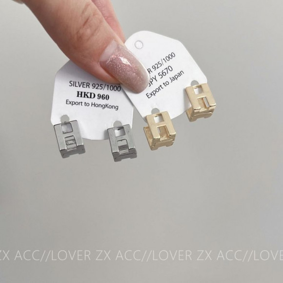 Серьги-гвоздики прямоугольные с геометрическим вырезом J10922CJJ Серьги-гвоздики прямоугольные с геометрическим вырезом J10922CJJ