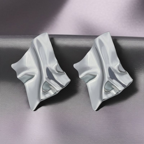 Футуристичные серьги-пусеты ромбы из мятого металла 1J11898CJJ Футуристичные серьги-пусеты ромбы из мятого металла 1J11898CJJ