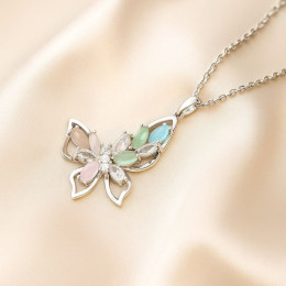 Серебристое колье с бабочкой и перламутровыми вставками J11342CJJ