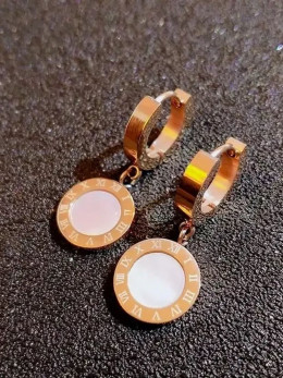 Серьги стальные с напылением золотом круг цифры J10155CJJ Серьги стальные с напылением золотом круг цифры J10155CJJ