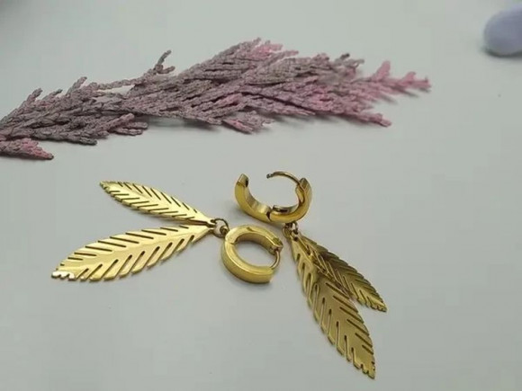 Золотистые стальные серьги с резными листьями J10205CJJ