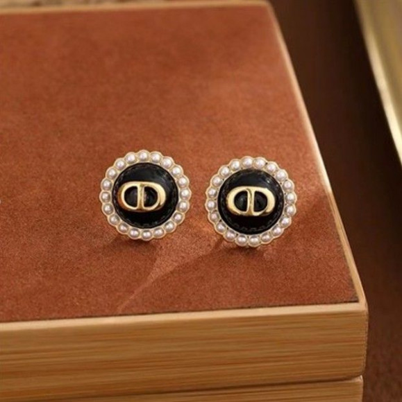 Серьги-пусеты в стиле барокко с черной эмалью и жемчугом 1J11991CJJ