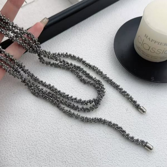 Длинный сотуар из мерцающего темного бисера 1J11661CJJ Длинный сотуар из мерцающего темного бисера 1J11661CJJ