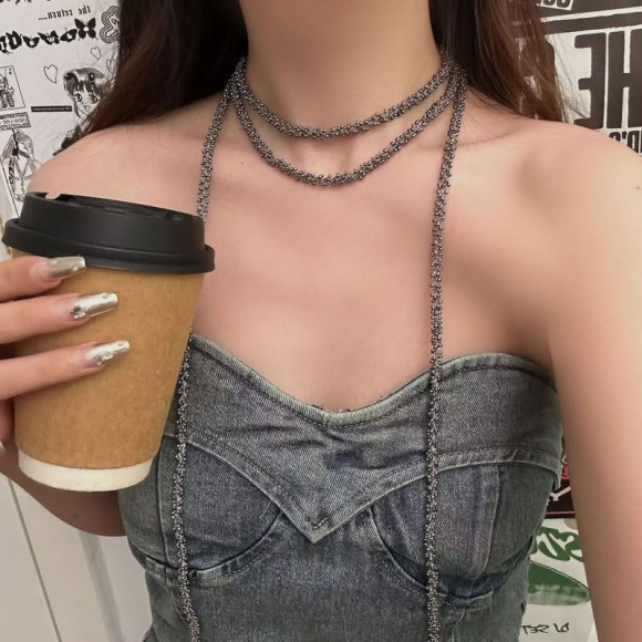 Длинный сотуар из мерцающего темного бисера 1J11661CJJ Длинный сотуар из мерцающего темного бисера 1J11661CJJ