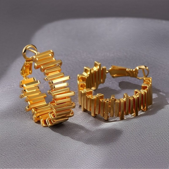 Широкие фактурные серьги-кольца конго с золотистым напылением 1J11814CJJ Широкие фактурные серьги-кольца конго с золотистым напылением 1J11814CJJ