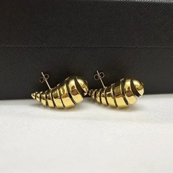 Серьги латунь с напылением золотом шелкопряд J10032CJJ